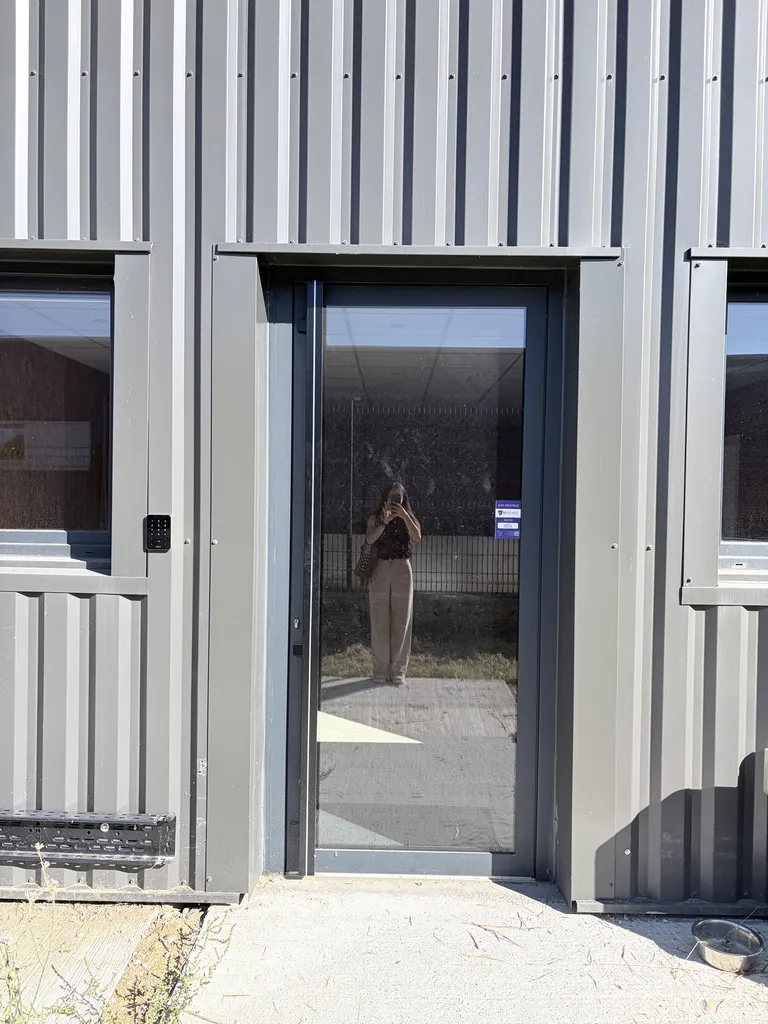 Pose d’une porte K-Line Grand Trafic avec contrôle d’accès sécurisé pour site pharmaceutique à Ramonville-Saint-Agne près de Toulouse