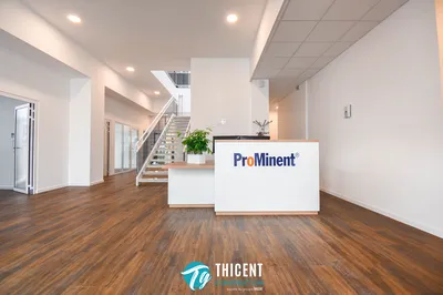 Réhabilitation des bureaux Prominent en Alsace : R+1 livré, agencement vitré, lots techniques neufs, espaces tertiaires contemporains et fonctionnels