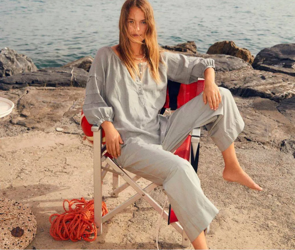 Rosso 35 un style classique et contemporain, pour les femmes qui aiment la discrétion et l'élégance.