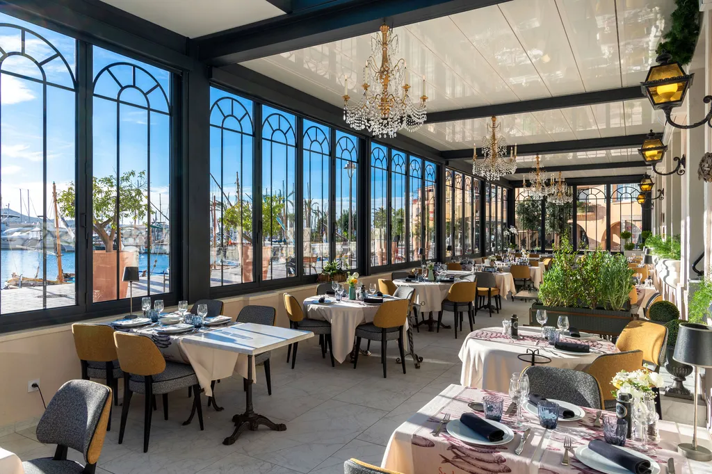 Terrasse de restaurant pergola rétractable à Sanary-sur-Mer