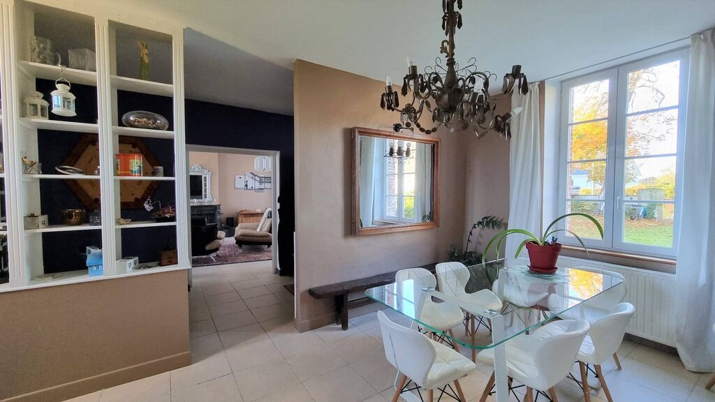 A vendre très belle propriété de 225 m² habitables, 5 chambres, piscine couverte, à 5 km de tous commerces 76260 et 10 km de la mer.