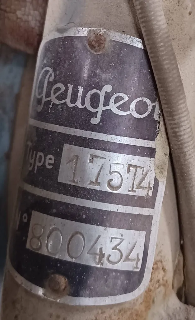 PEUGEOT 175CC DE 1950 T4 OLLIOULES