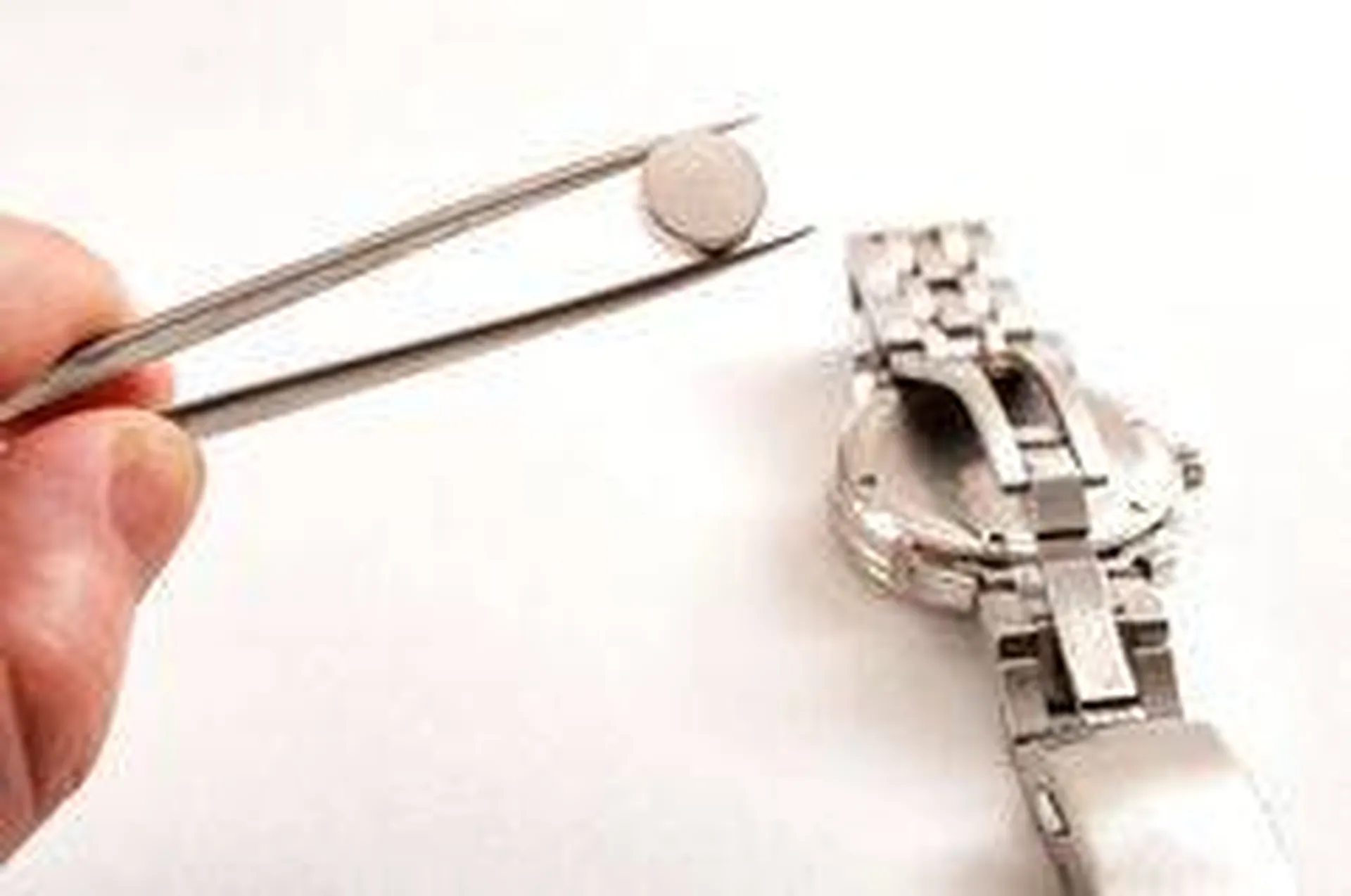 Bijouterie Or Ligne : Expertise et Rapidité en Changement de Pile de Montre près d'Arcachon