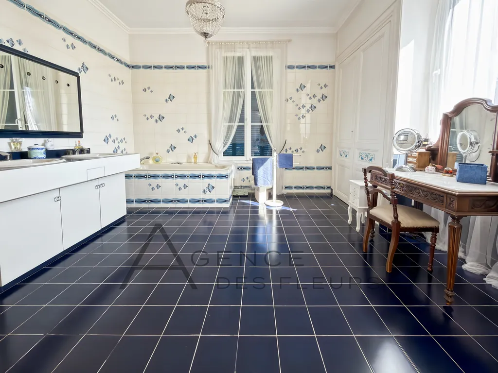À vendre, propriété d'exception de 265 m² sur un terrain de 5200 m² située à LA SAUSSAYE 27370