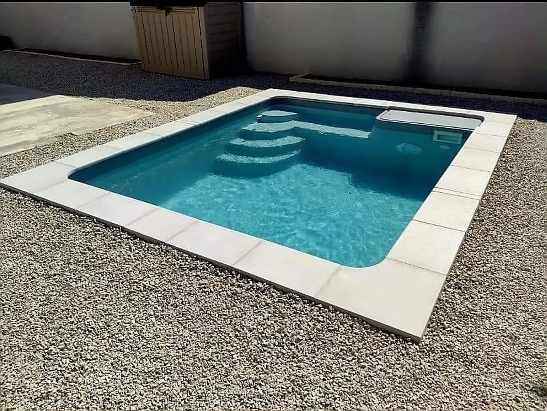 Faut-il déclarer une mini piscine coque de moins de 10m2 ?