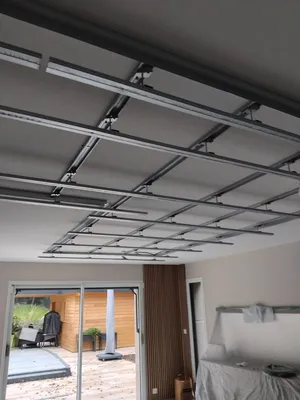 Installation de faux plafond moderne à Brumath avec intégration de spots LED et isolation phonique Adrien Martini