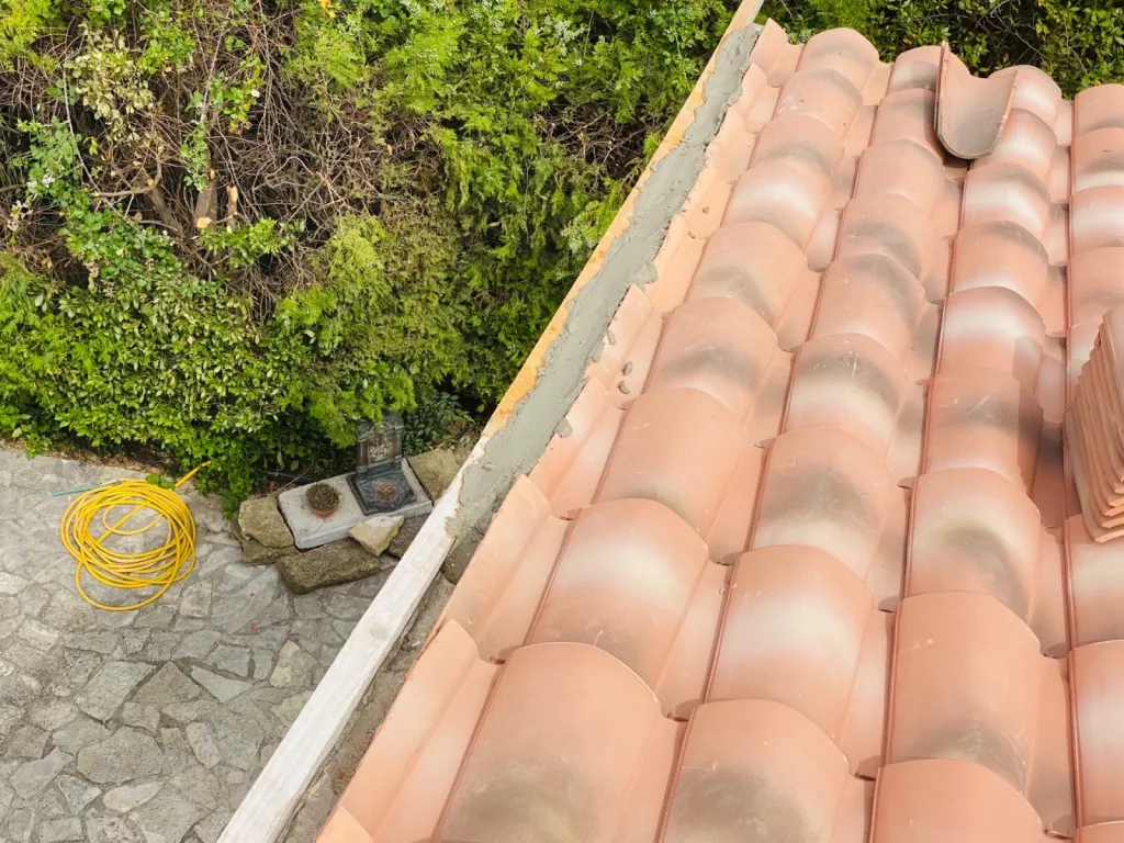 Remplacement d’une toiture de maison en tuiles Mécaniques Abeilles sur Aix en Provence