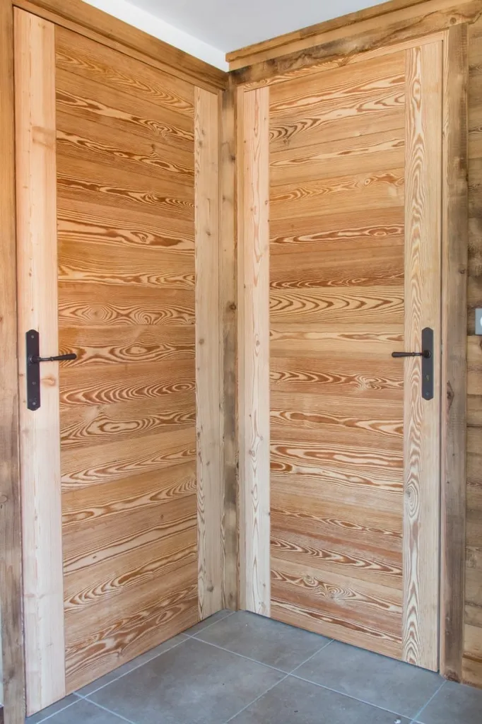 Installation fenêtres en bois mélèzes rustique à St François Longchamp