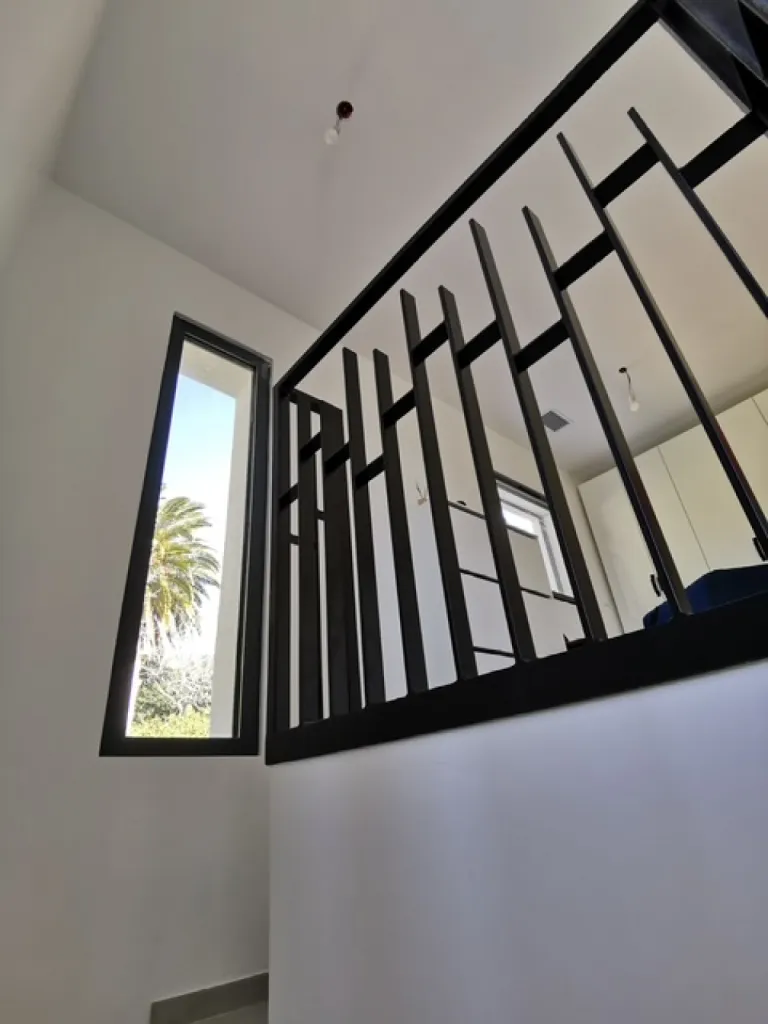 FABRICANT GARDE CORPS MODERNE ORIGINAL DESIGN ACIER FER MARTIGUES 13