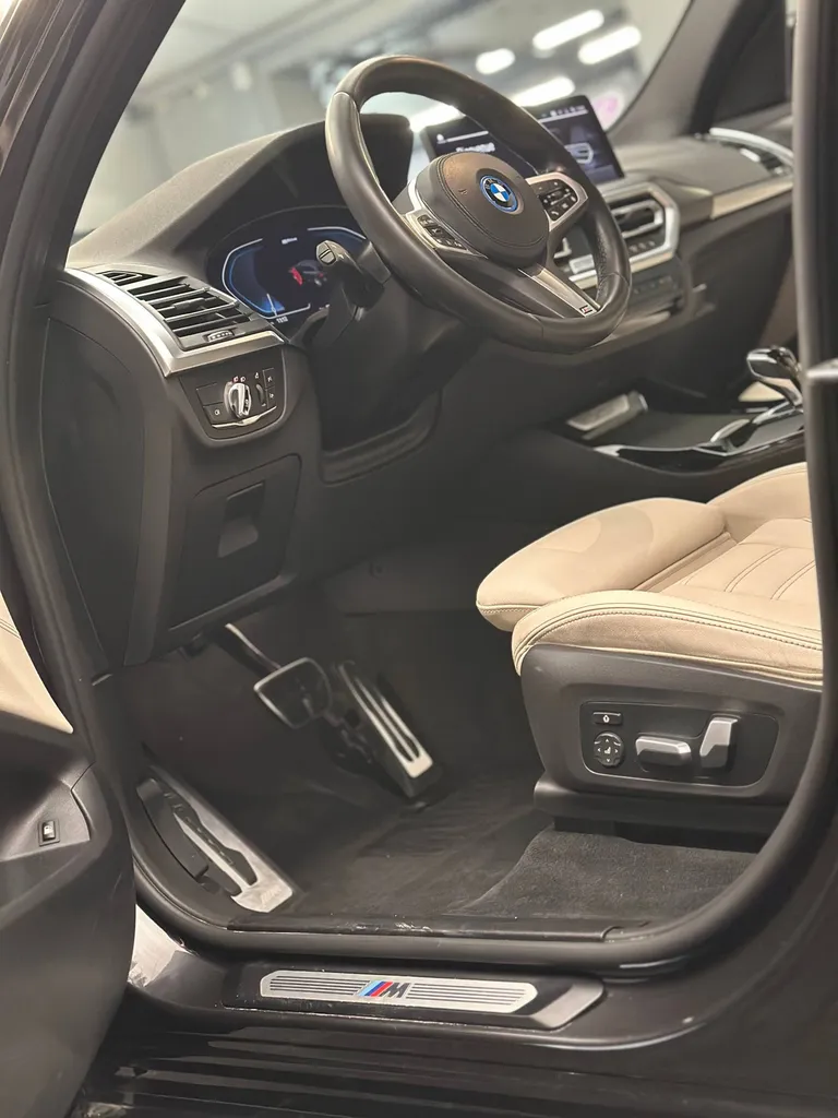 Entretien de l'habitacle en profondeur sur un BMW X3 à Le Mans (72)