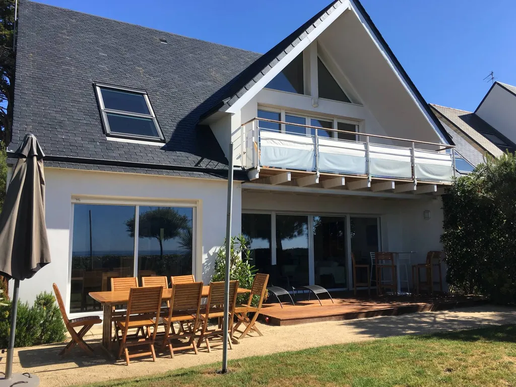 À louer pour les vacances, très belle contemporaine avec vue mer à Carnac