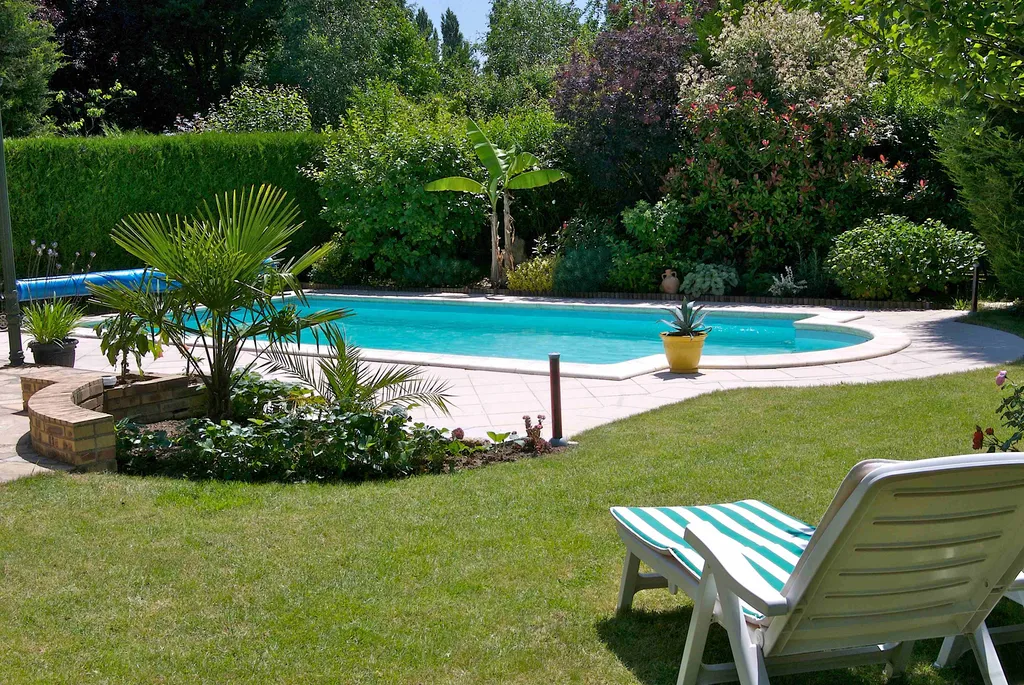 Pose de gazon synthétique pour contour piscine aux Issambres et vers Cavalaire-sur-Mer