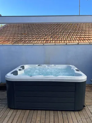 Installation d’un spa 3 places Be Well sur toit-terrasse à Nîmes