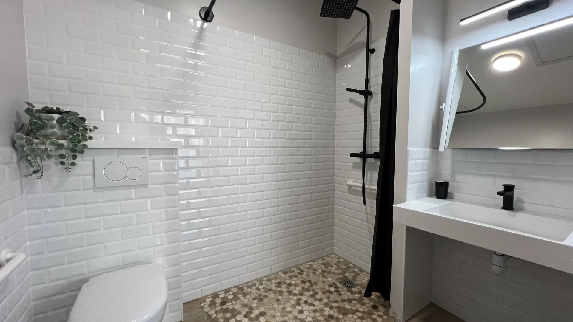 Immeuble de rapport à fort potentiel 186,5m² avec 5 appartements et garage 25m², idéal investisseurs, emplacement bord de mer à Criel-sur-Mer 76910