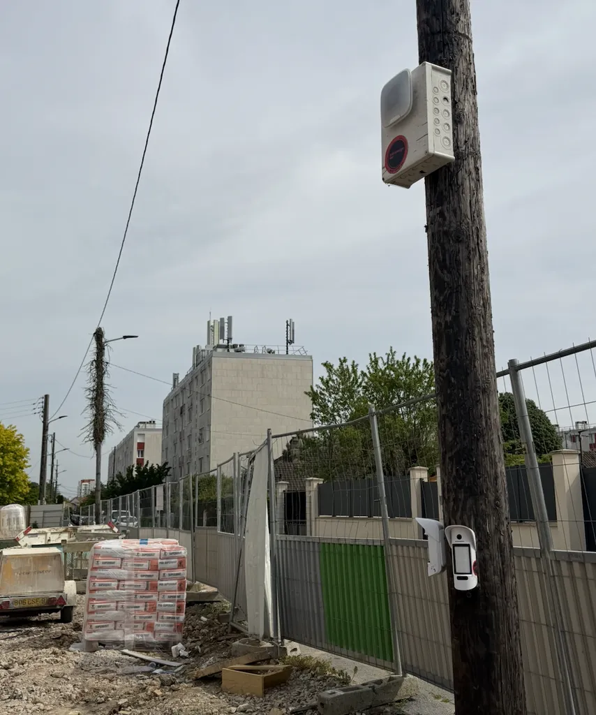 Installation de vidéosurveillance temporaire avec 4 caméras OMVC200 et caméra Reolink autonome à Sannois 95110