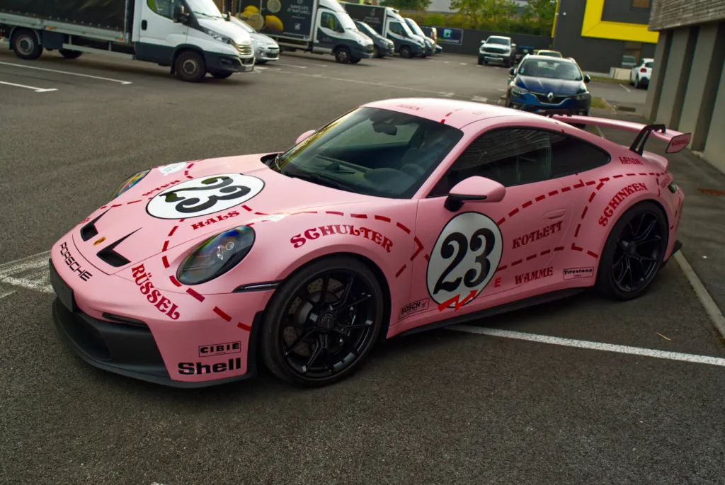 Pose du film vinyle covering sur Porsche 911 GT3 Pink Pig