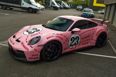 Pose du film vinyle covering sur Porsche 911 GT3 Pink Pig