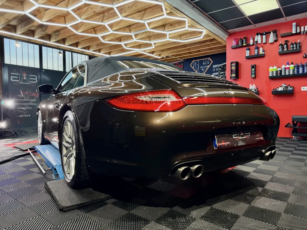 Traitement céramique Porsche 997 Cabriolet à Vaugneray – Detailing haut de gamme pour passionnés Porsche près de Lyon