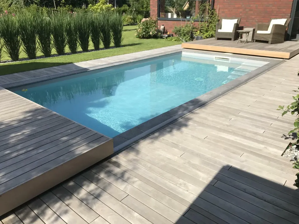 Piscine coque complète Zante 6x3 avec pooldeck aluminium et équipements techniques à Six-Fours-les-Plages Var