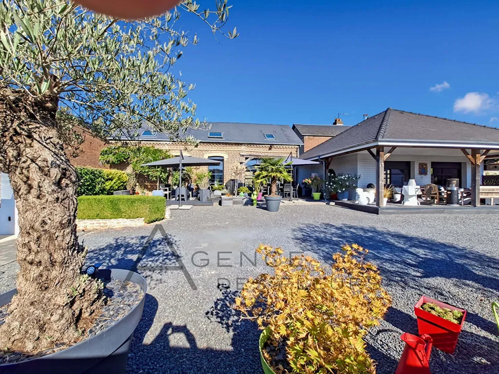 A vendre propriété de caractère édifiée sur un terrain de 1396 m² sur la commune de LA SAUSSAYE 27370