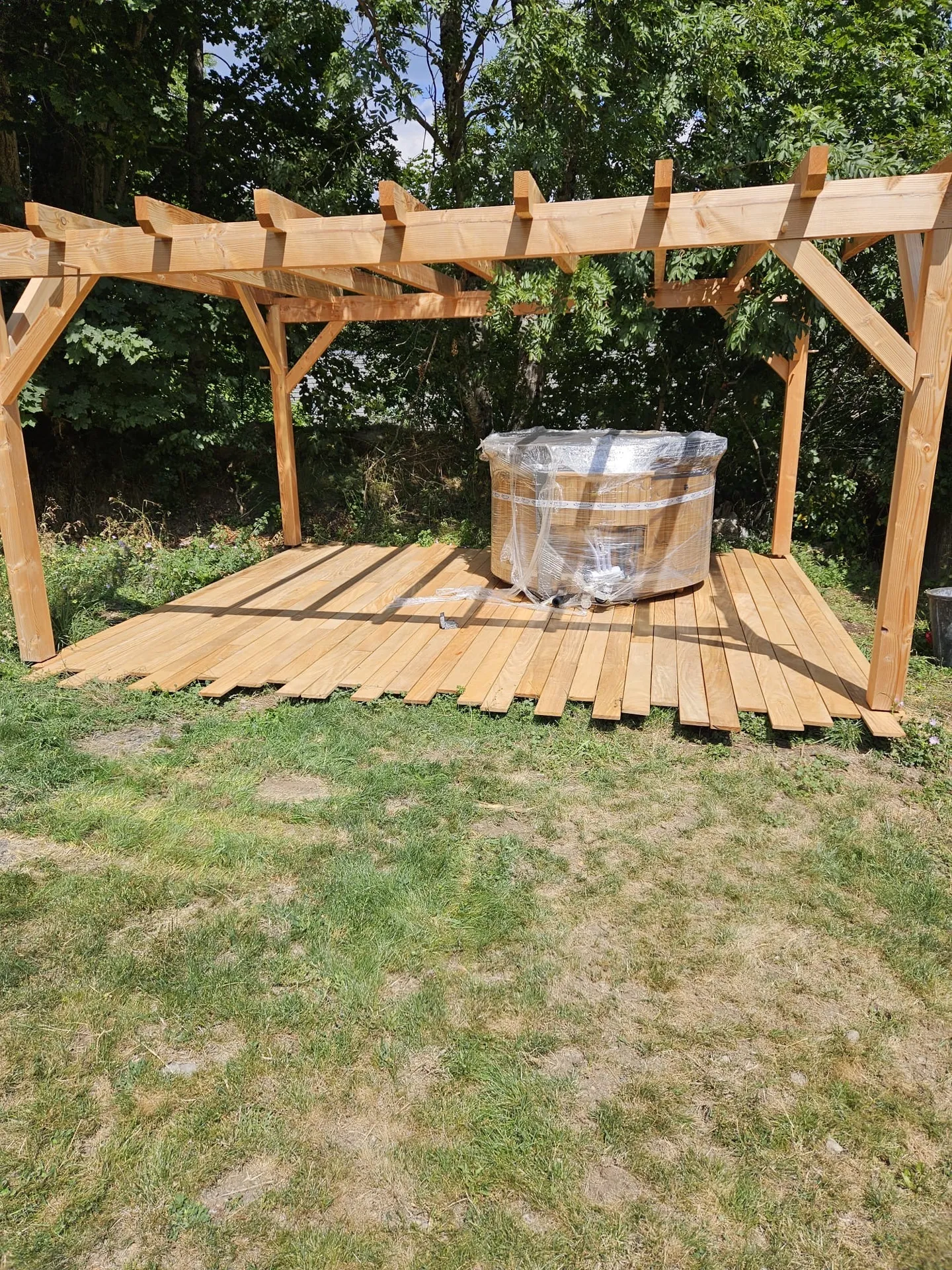 Pose de Terrasse en Bois sur mesure et Bain Nordique à Clermont-Ferrand proche de Aubière par CBP Concept