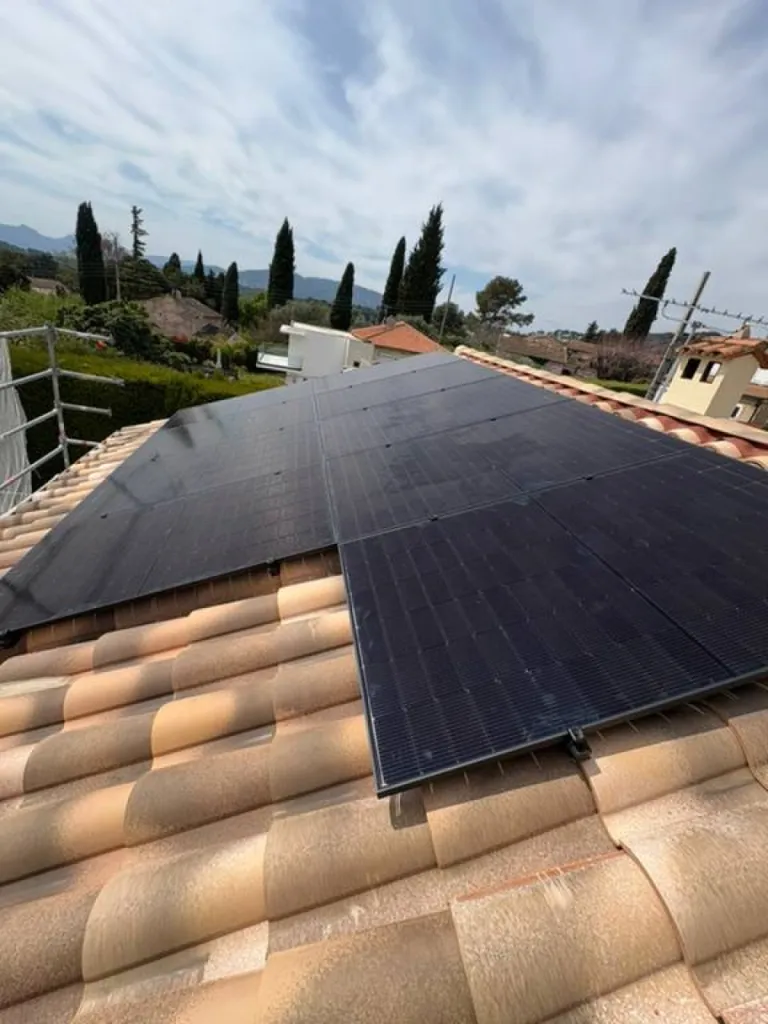 Installation de panneaux solaires avec demande d'aides de l'état grâce à Provence Energie Solaire Services