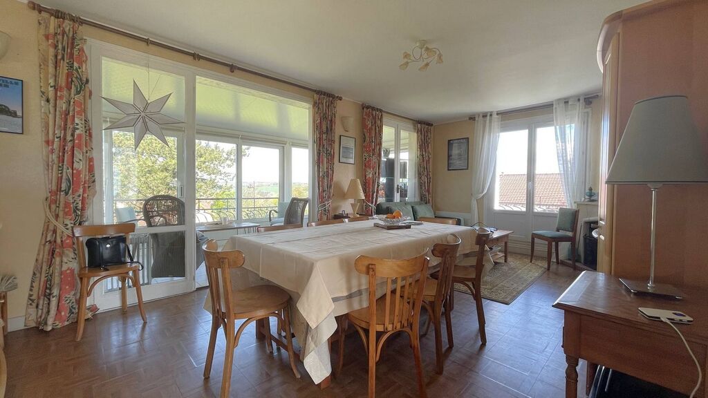 À vendre : Maison avec terrain clos de 1 315 m² en Seine-Maritime : Jardin spacieux et entièrement clôturé, idéal pour profiter des extérieurs.