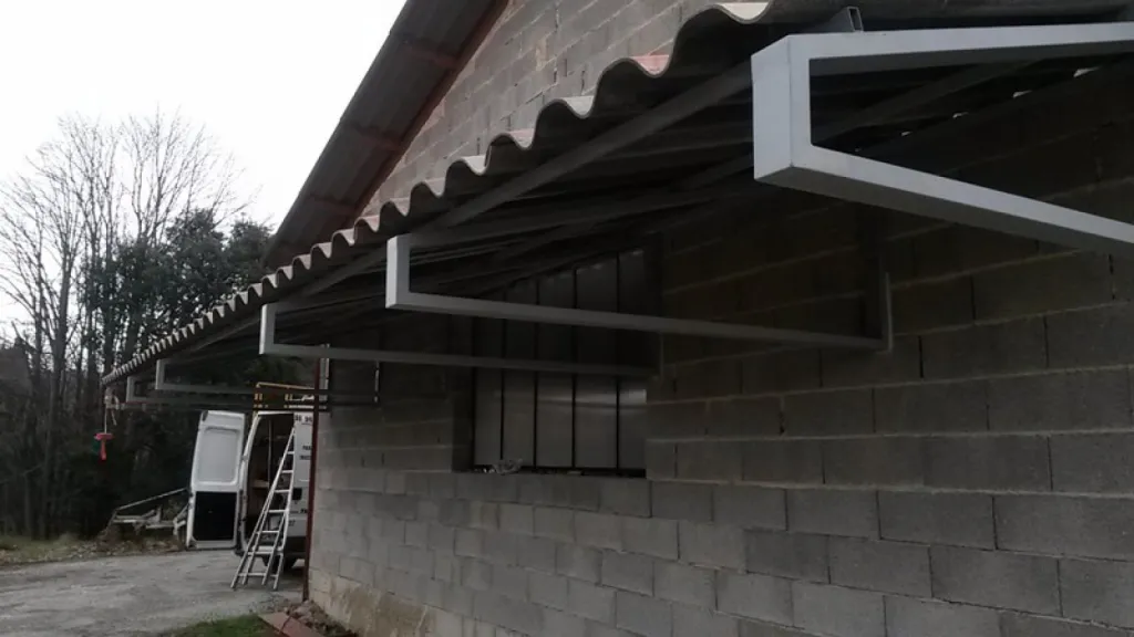 Pose de auvent Faucon 