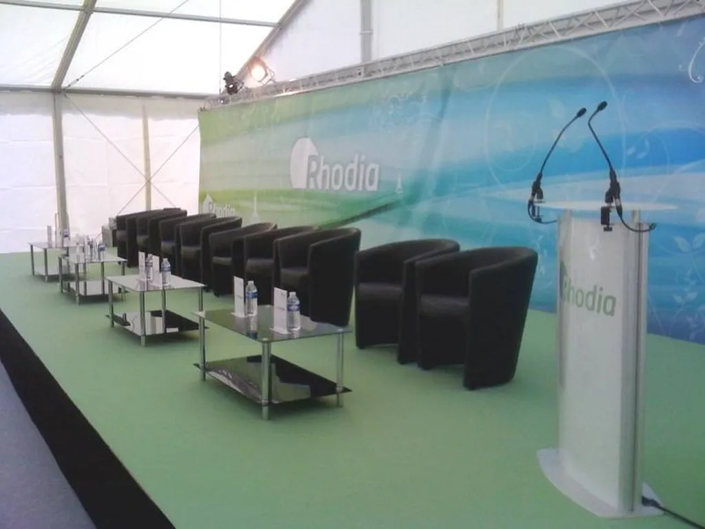 Location d'une estrade pour conférence a Lyon