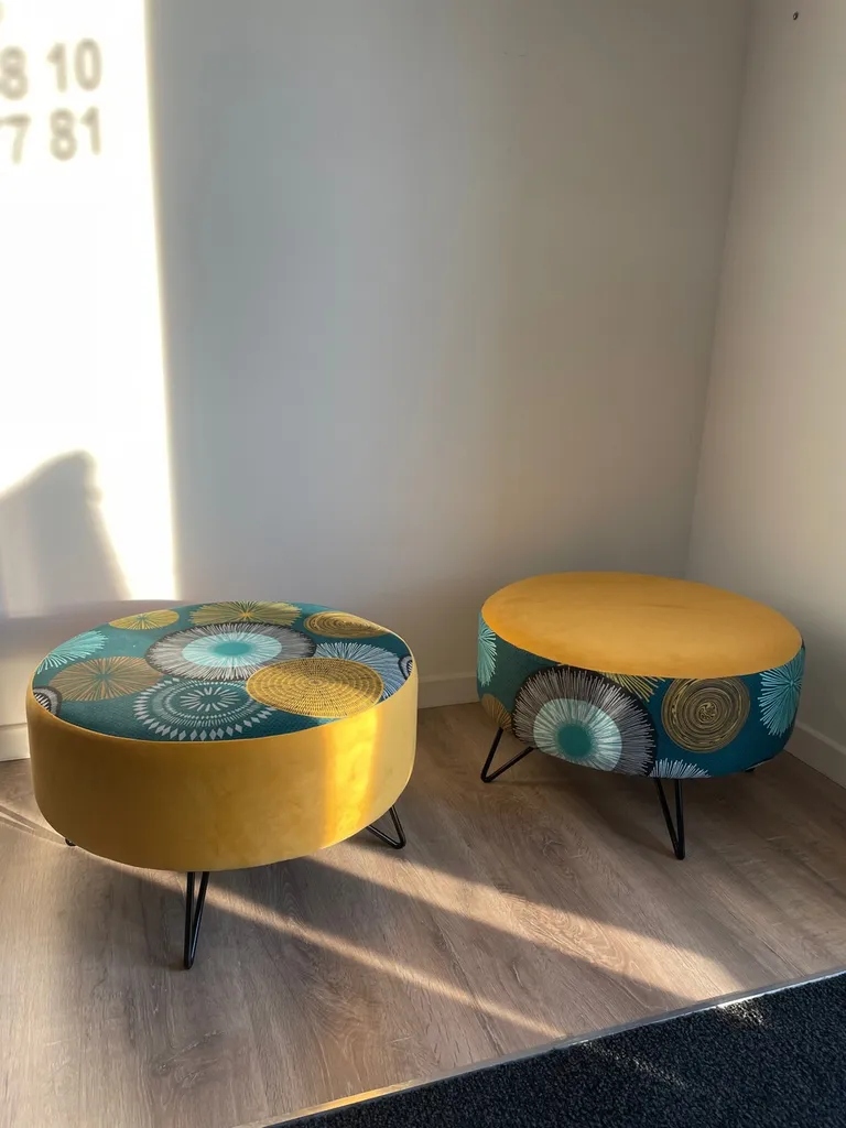 Refaire le revêtement de poufs à St Quentin de Baron