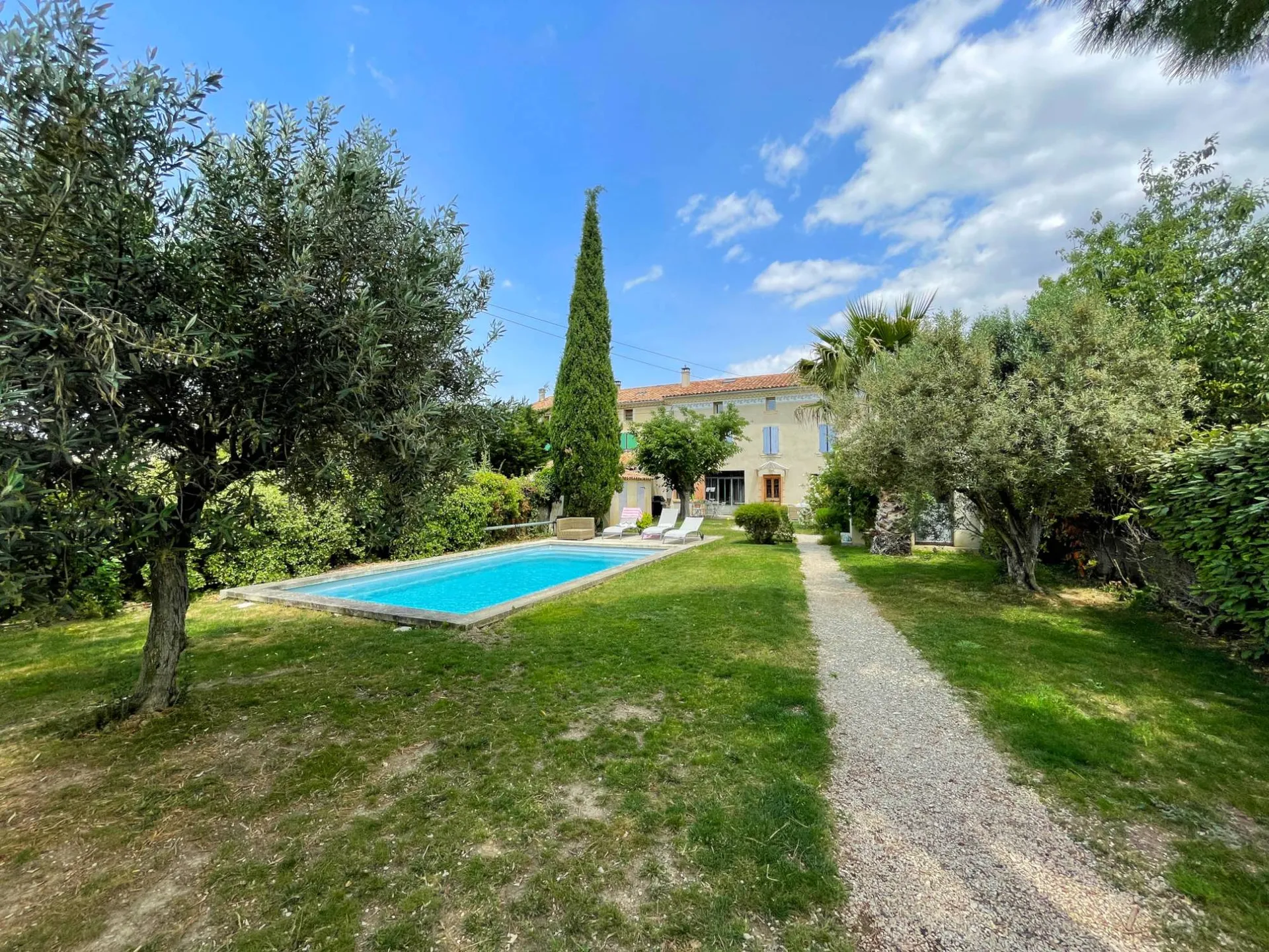 aux portes du Ventoux, élégante maison de ville du XIXème siècle entièrement rénovée    