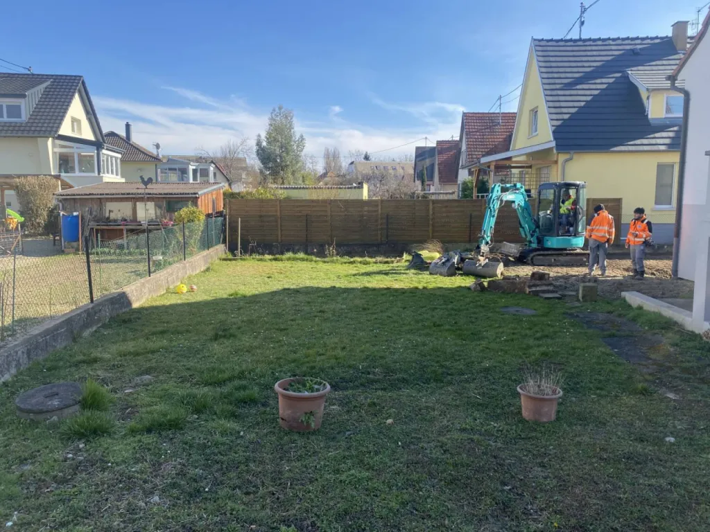 Terrassement pour une cour de maison à Lipsheim, près de Strasbourg CLK 