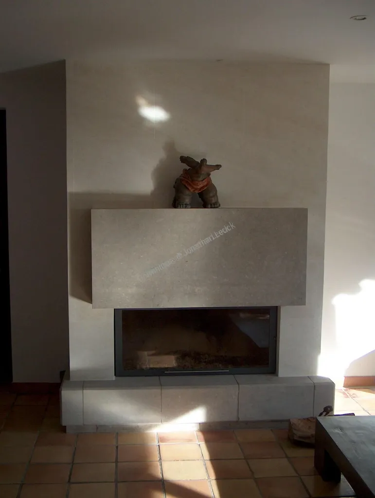 Création originale d'une cheminée en pierre d'Estaillades