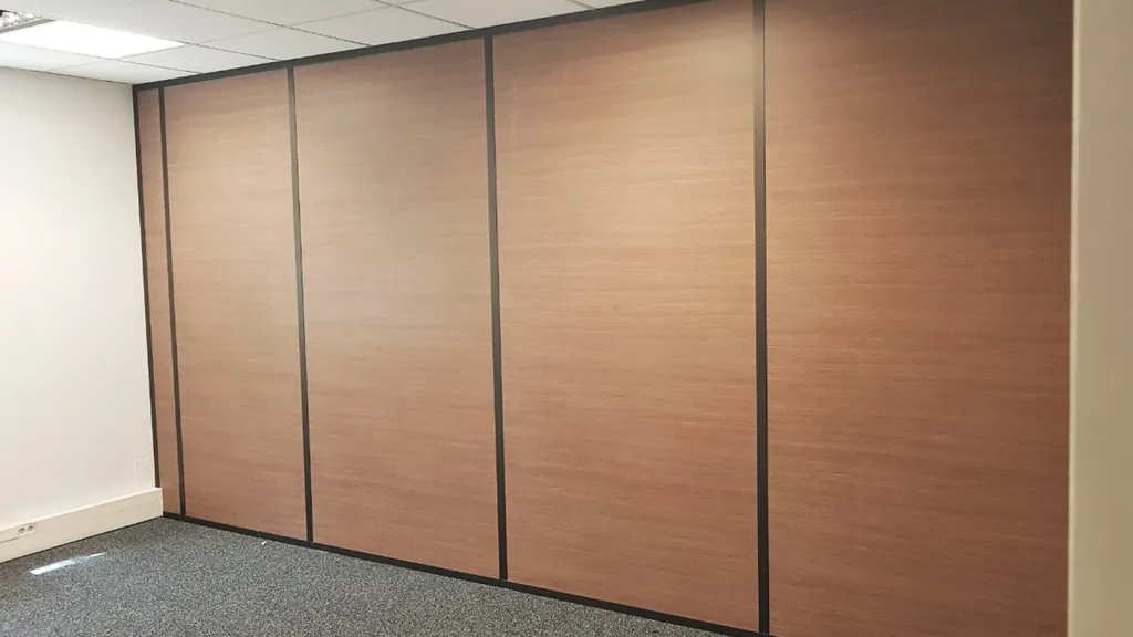 Installation de cloisons modulaires pleines à Nîmes