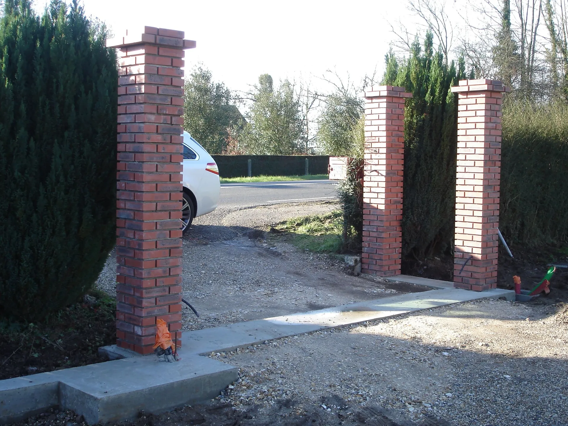 Installation de Murets en Maconnerie, Piliers de Portails en Briques et Soubassements en Béton à Deauville dans le calvados 14 et ses Alentours