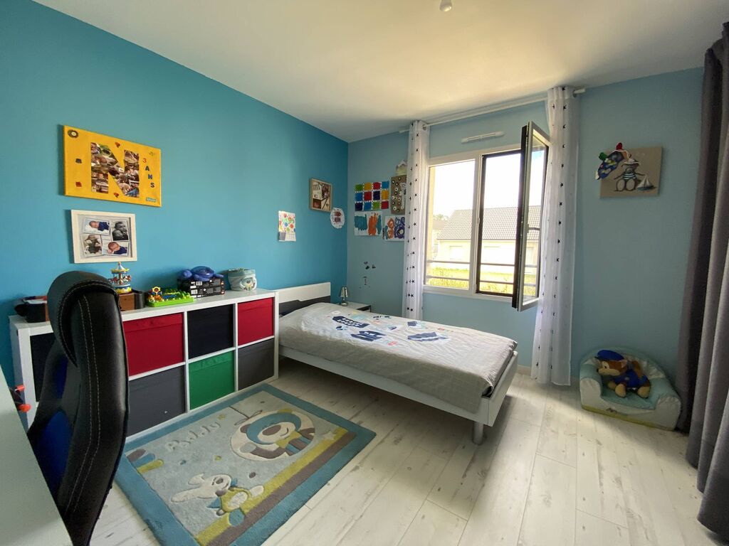 Vends  construction récente d'une superficie de 177.08m² à deux pas du centre ville de Luneray.