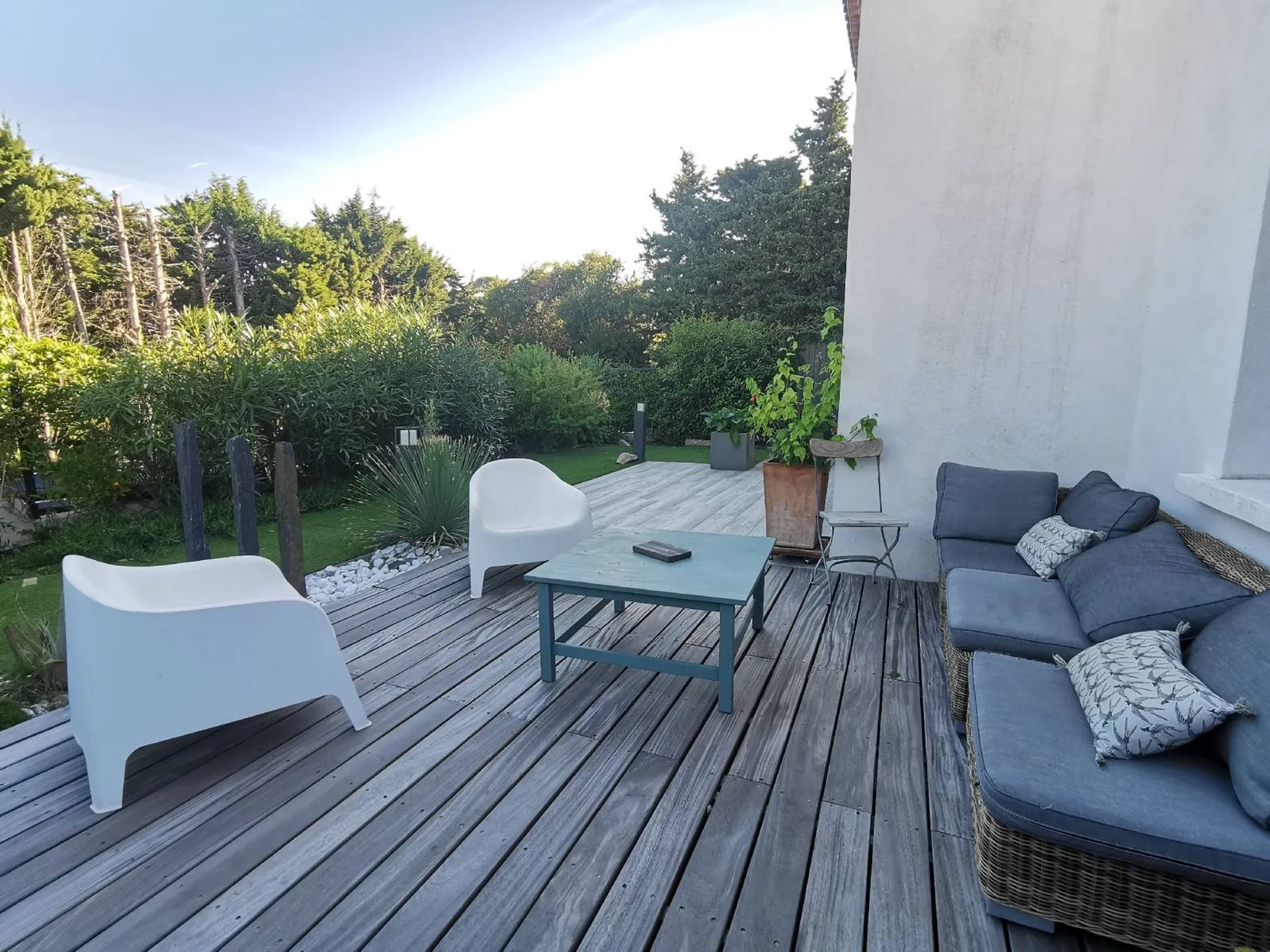 Appartement Cassis  dans le centre du village avec jardin et deux parkings privés