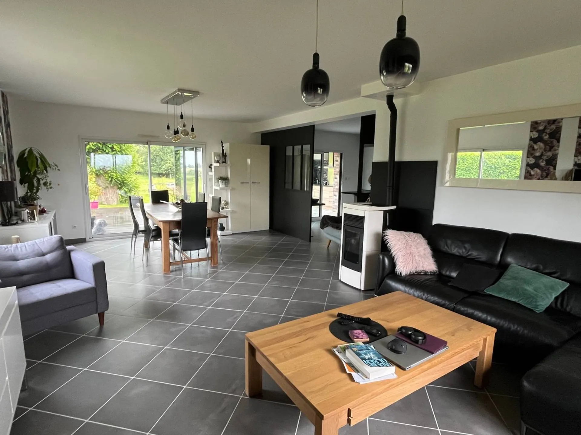 Pavillon contemporain de 2008, à vendre, en excellent état avec vue dégagée, 76480