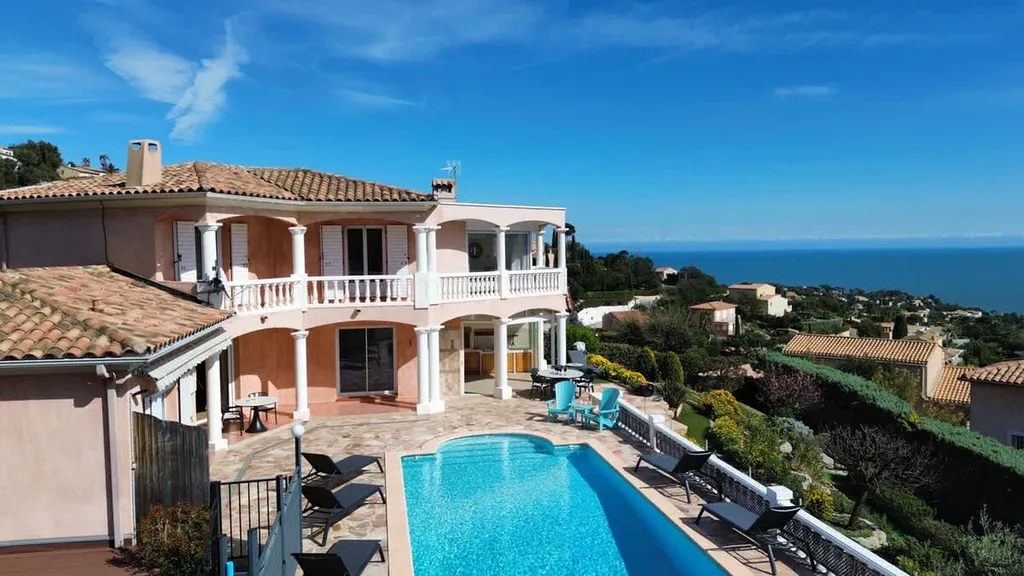 Villa Les Issambres avec piscine vue panoramique mer