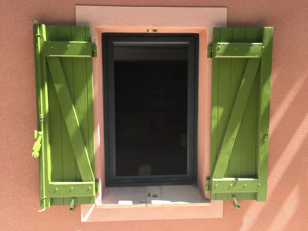 Photo APRES de la fenêtre en Aluminium Gris Anthracite en vue extérieure sur Aix-Les Milles