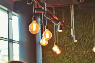 Pose de luminaires à Bordeaux : suspensions, spots encastrés et éclairage intérieur