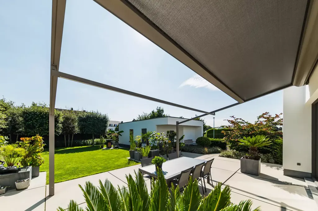 Installation de pergola à toile rétractable sur Salon de Provence