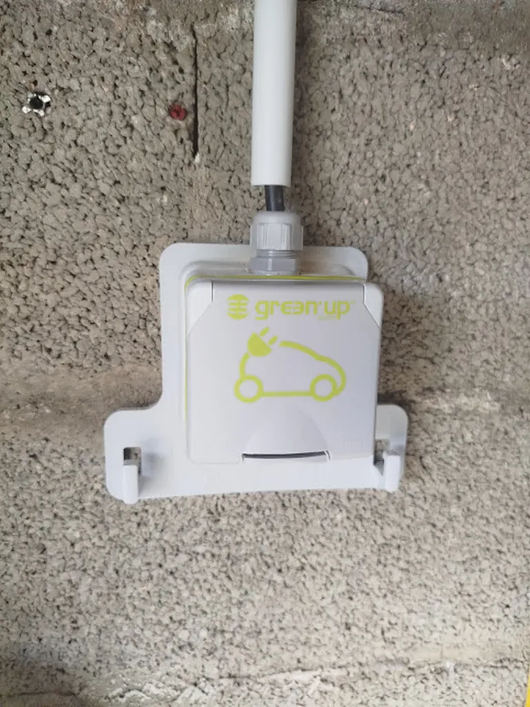 Prise renforcée Legrand Green Up par infiny elec à Castries
