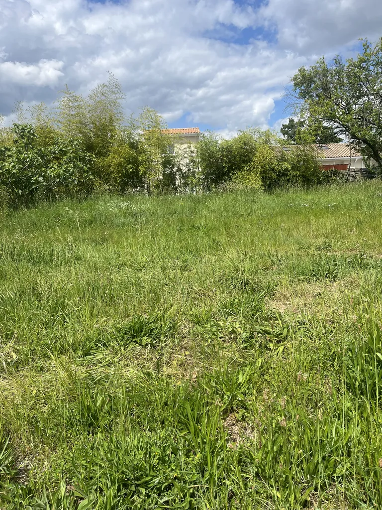 Beau terrain viabilisé de 380 m² Artigues - Près - Bordeaux secteur Entre deux mers / rive droite