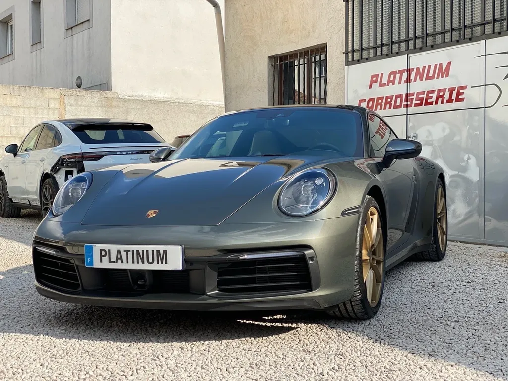 Réparation Carrosserie Porsche 992 Carrera Aubagne 13400 avec franchise offerte à Carnoux en Provence Platinum Carrosserie 