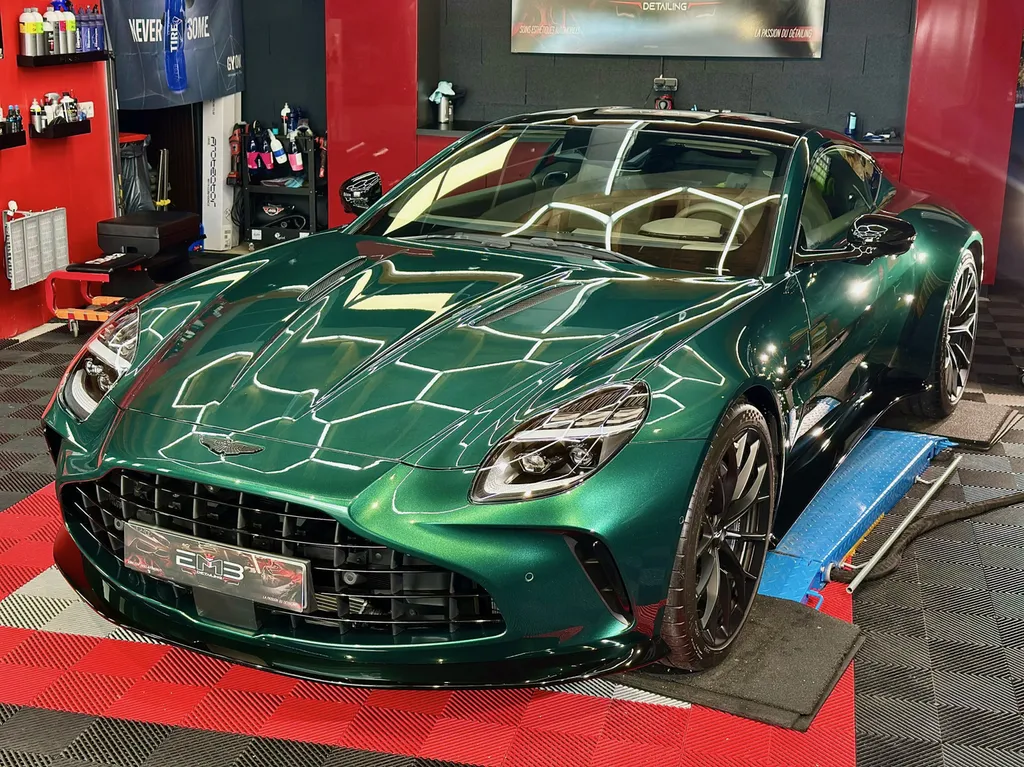 protection carrosserie PPF traitement céramique sur Aston martin Vantage Lyon 