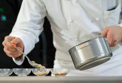 Réserver un service de chef privé à domicile avec cuisine gastronomique de luxe pour soirées privées et vacances en villa à Cannes et Antibes