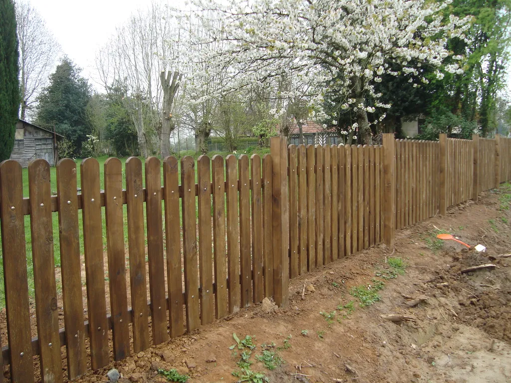 Installation de Clôture de Jardin en Bois Traité, Panneaux et Portillons pour Propriétés Résidentielles à Rouen en Seine-Maritime 76