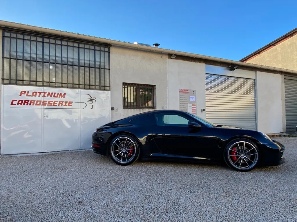 Réparation complète carrosserie Porsche 992 à Carnoux – Franchise offerte jusqu’à 300€ – Atelier haut de gamme près de Marseille et Cassis