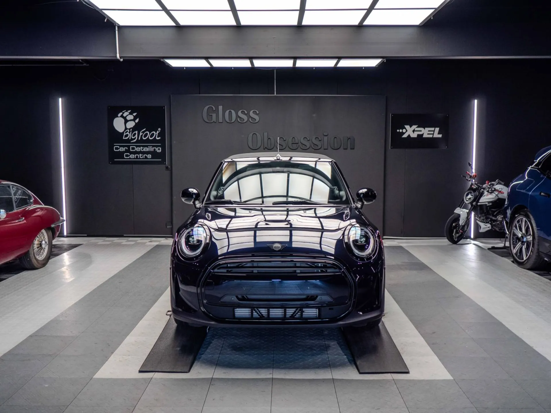 Mini Cooper protégée avec un film PPF XPEL appliqué pour un client de Lorient.